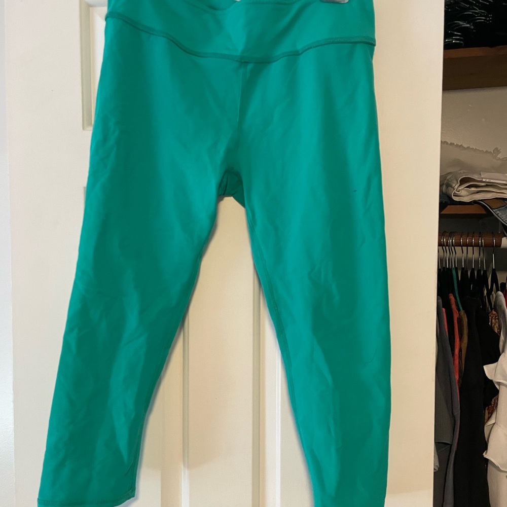 Fabletics Green Cropped Leggings